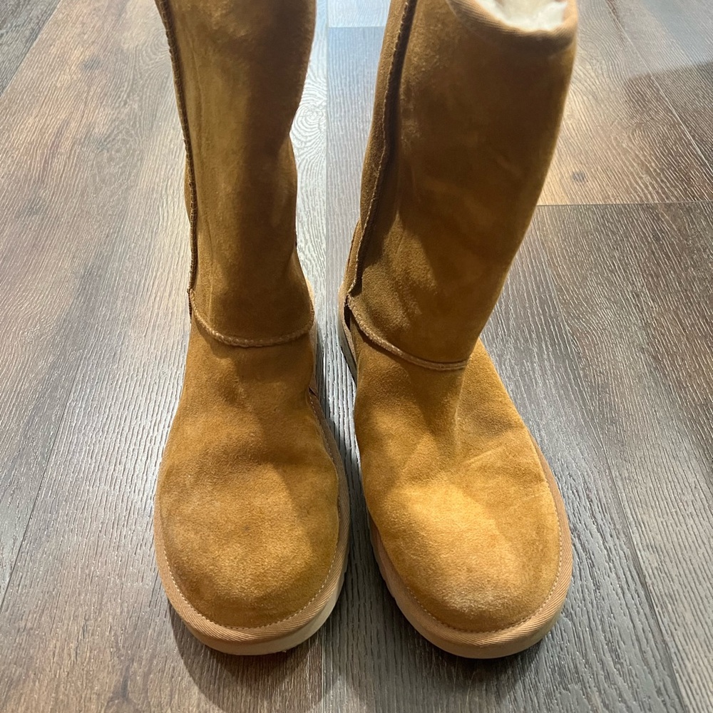 Koolburra by UGG Tan Suede Boots women sz 10